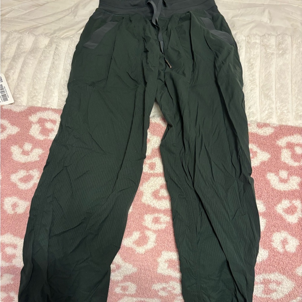 Lululemon mid rise dance student pant